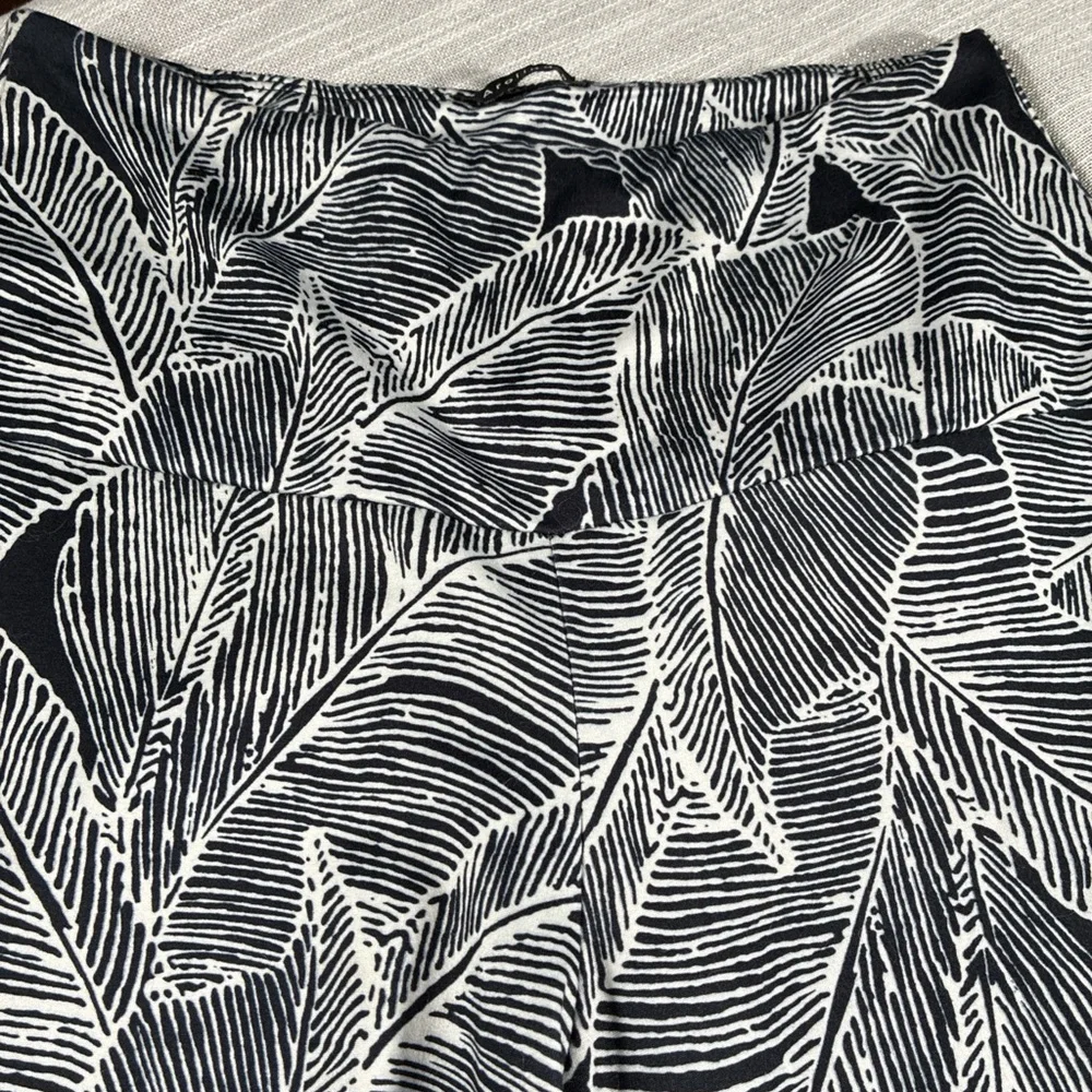 Arolina Small Flared Palazzo Resort Wear in black and white with a palm pattern - Picture 5 of 7